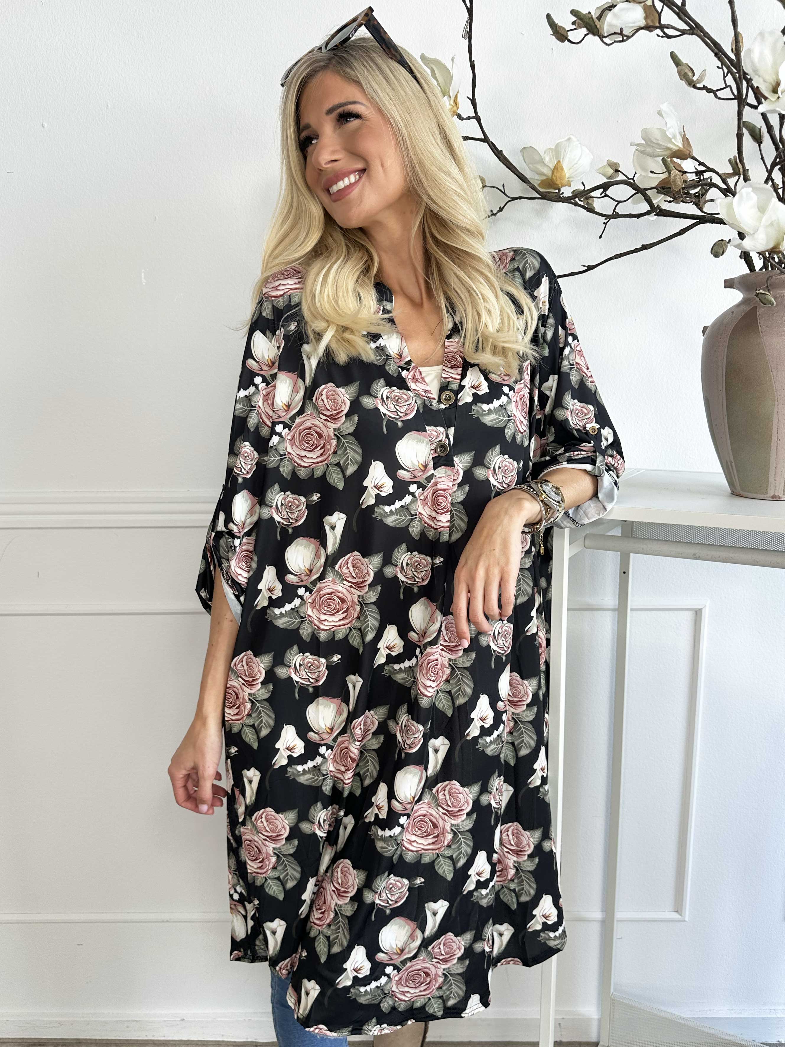 Ebba Flower Long - Sød blomstret kjole i elastisk stof